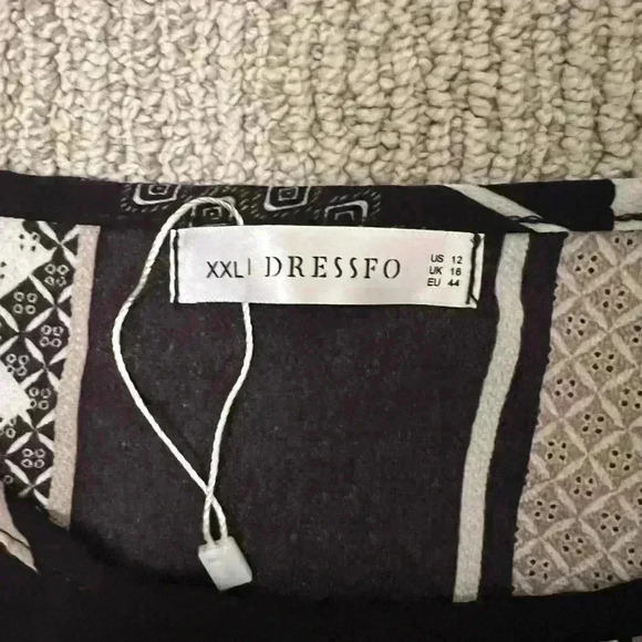 NWOT HIGH-LOW DRESS (size Large) - Picture 2 of 5